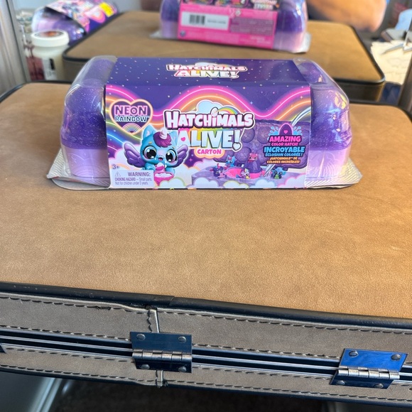 Hatchimals Other - Hatchimals Live Neon Rainbow Carton